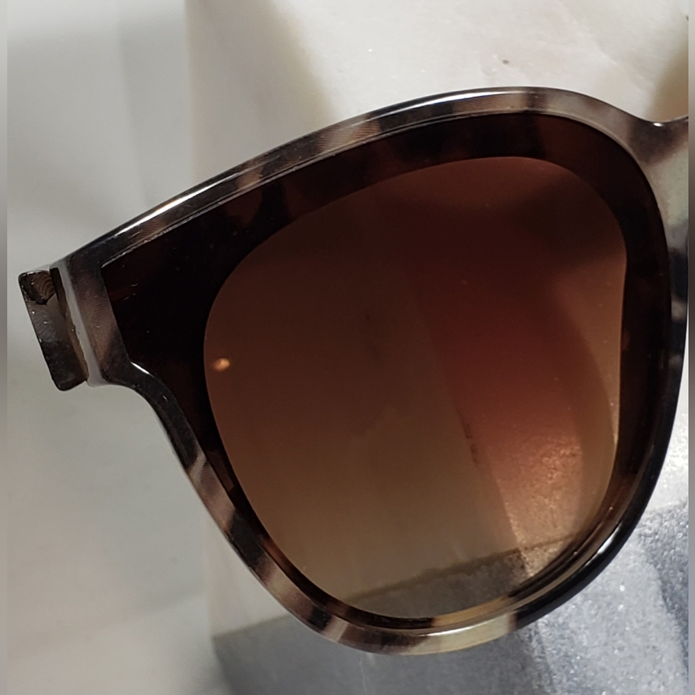 LELE SADOUGHI ‘BROOKLYN’ SUNGLASSES, EUC! - Picture 7 of 16